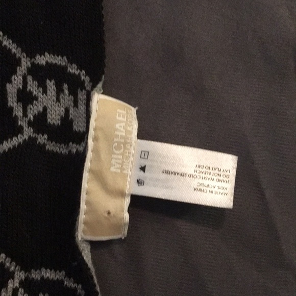 Authentic Michael Kors Scarf - Picture 2 of 2